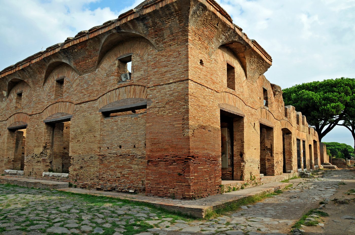 Ruines d'une insula romaine à Ostia Antica